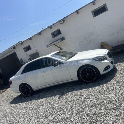 Mercedes E 250 4MATIC-10