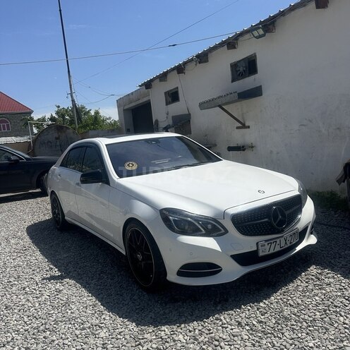 Mercedes E 250 4MATIC-11