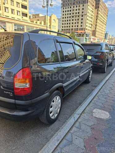 Opel Zafira-9