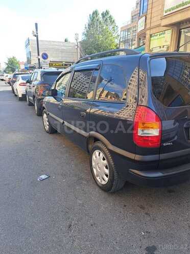 Opel Zafira-11
