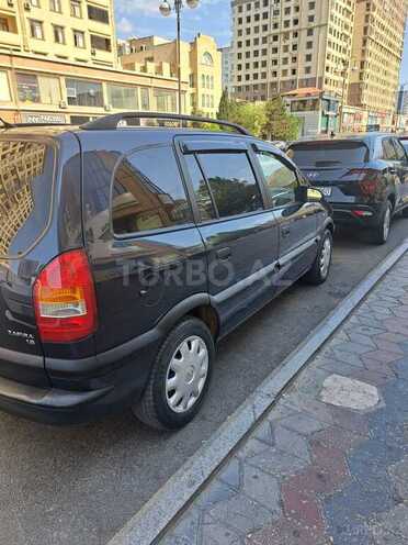 Opel Zafira-8