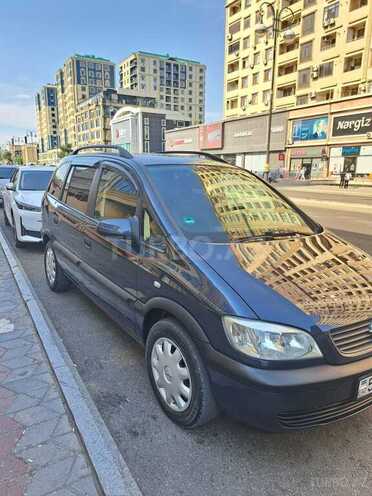 Opel Zafira-5