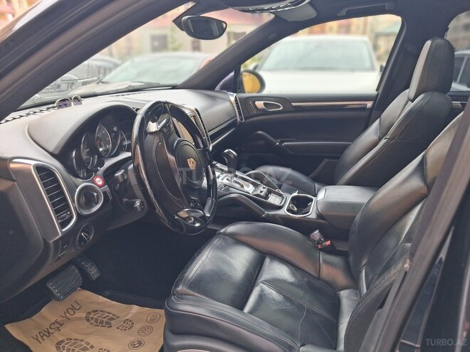Porsche Cayenne GTS-12