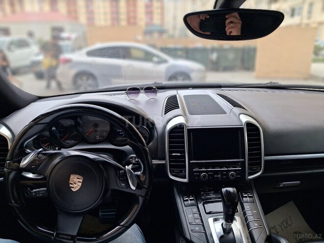 Porsche Cayenne GTS-2