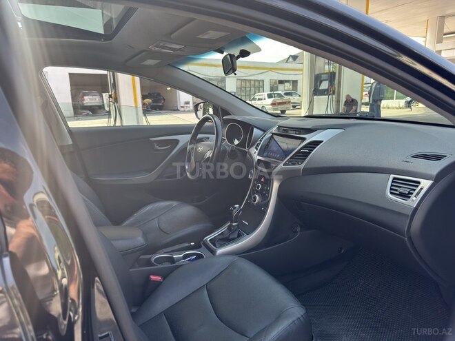 Hyundai Elantra-10