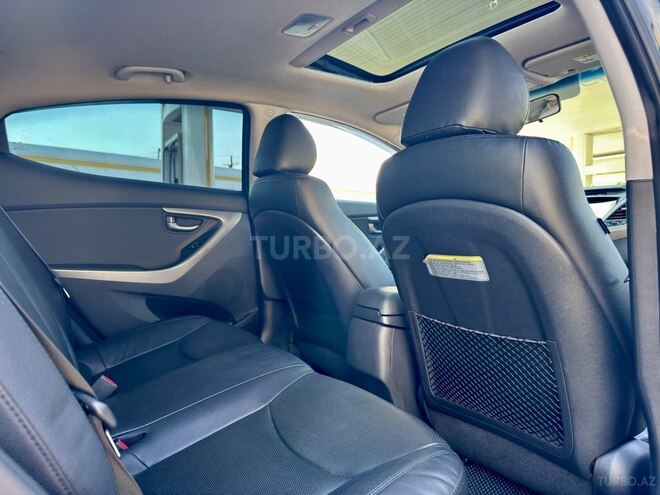 Hyundai Elantra-14