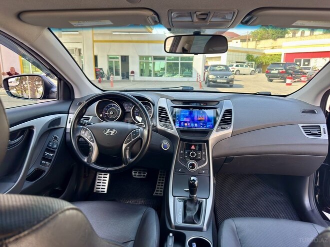 Hyundai Elantra-8