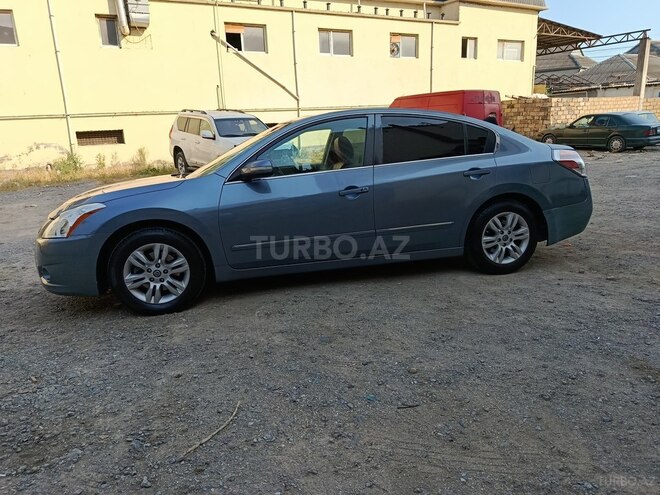 Nissan Altima-2