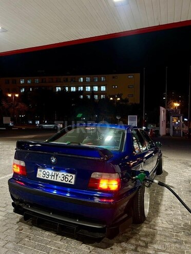 BMW 320-2