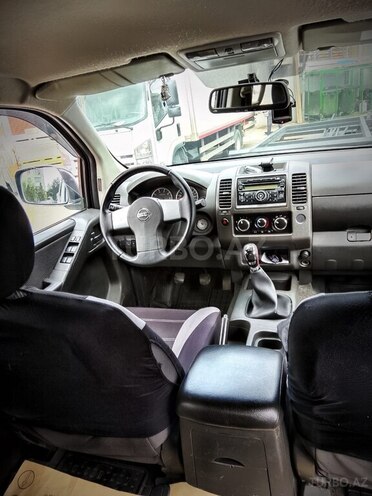 Nissan Navara-6