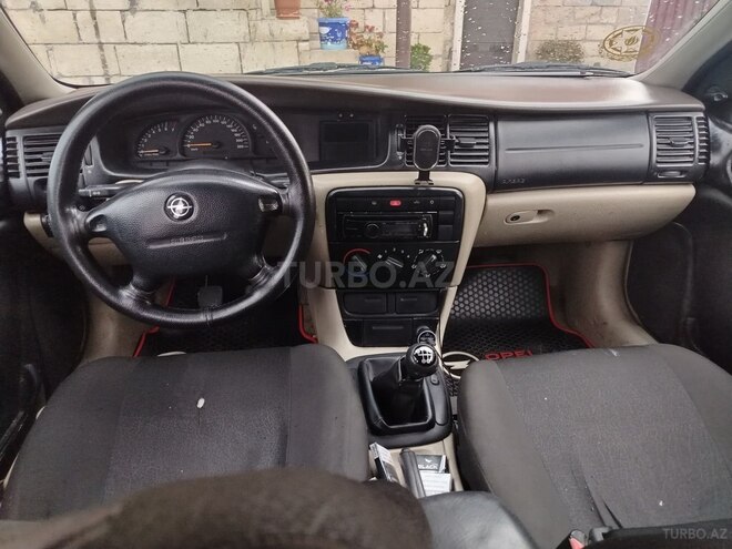 Opel Vectra-9
