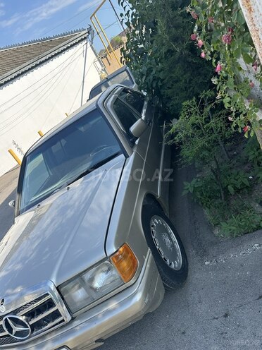 Mercedes 190-5