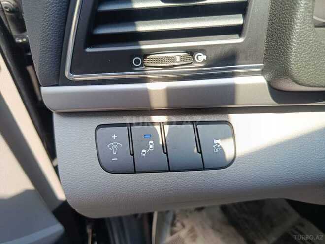 Hyundai Elantra-12