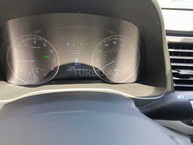 Hyundai Elantra-11