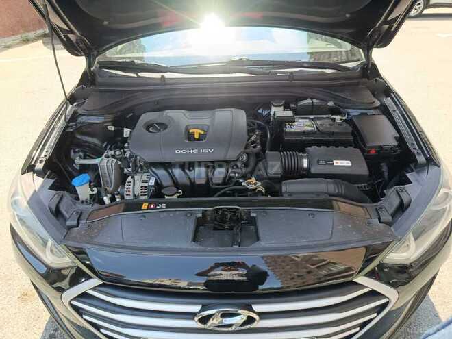 Hyundai Elantra-13