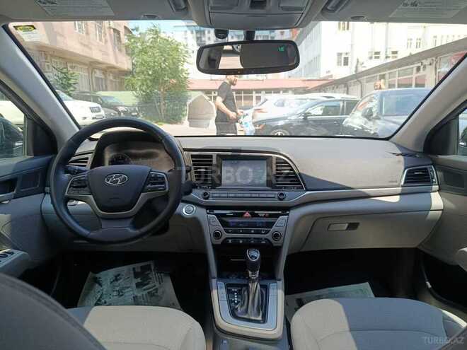 Hyundai Elantra-15