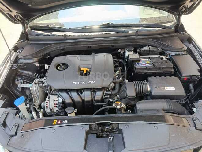 Hyundai Elantra-16