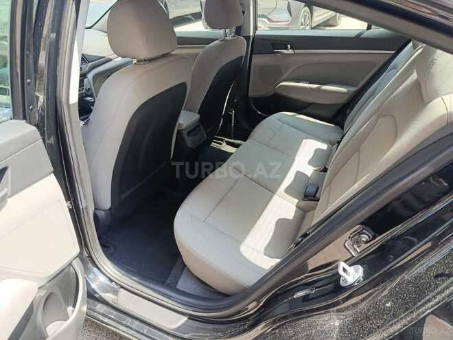 Hyundai Elantra-14