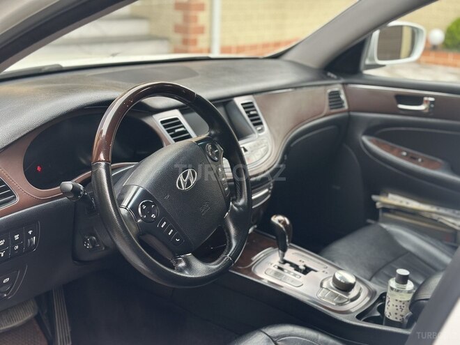 Hyundai Genesis-7