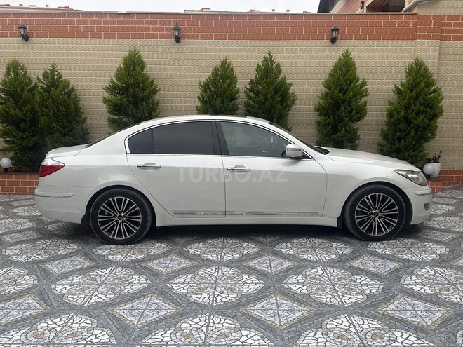 Hyundai Genesis-3