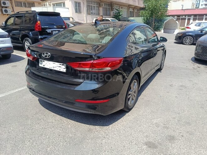 Hyundai Elantra-2