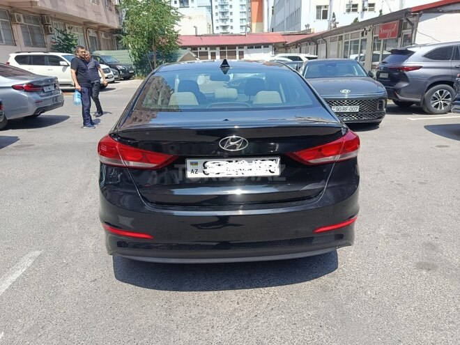 Hyundai Elantra-3