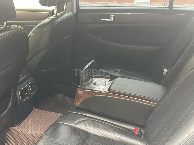 Hyundai Genesis-8