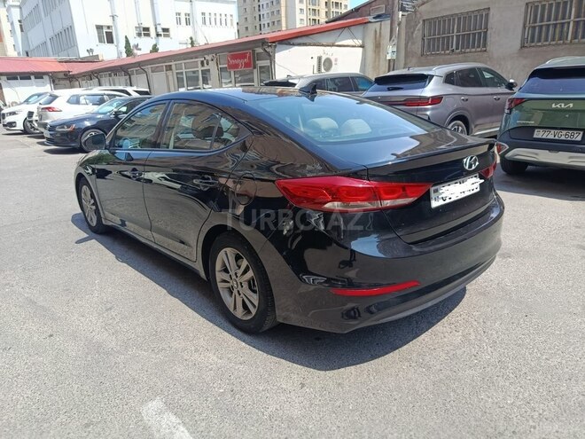 Hyundai Elantra-4