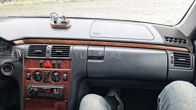 Mercedes E 240-5