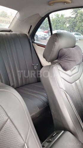 Mercedes E 240-3