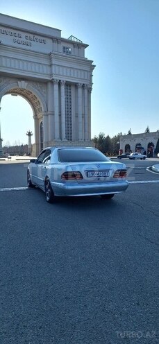 Mercedes E 240-2