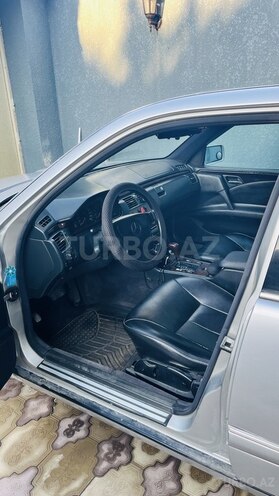 Mercedes E 230-5