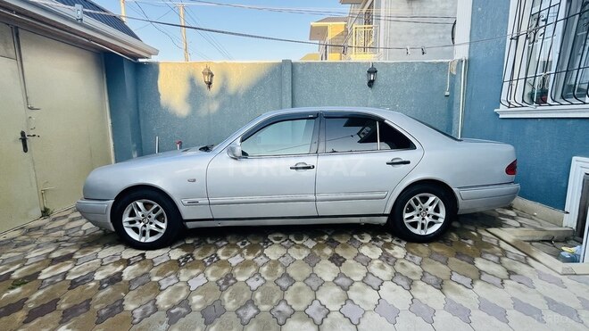 Mercedes E 230-3