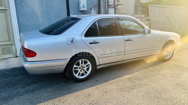 Mercedes E 230-10