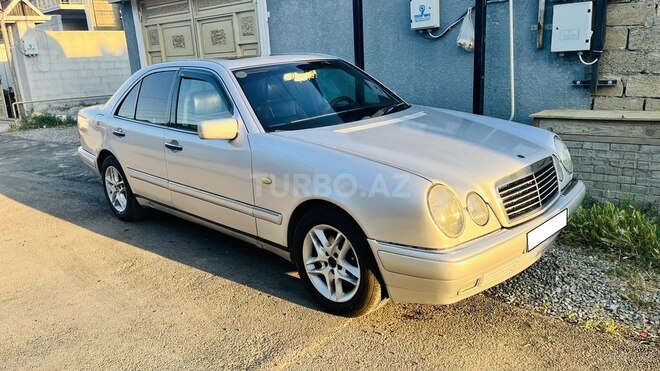 Mercedes E 230-8
