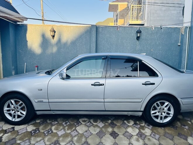 Mercedes E 230-2