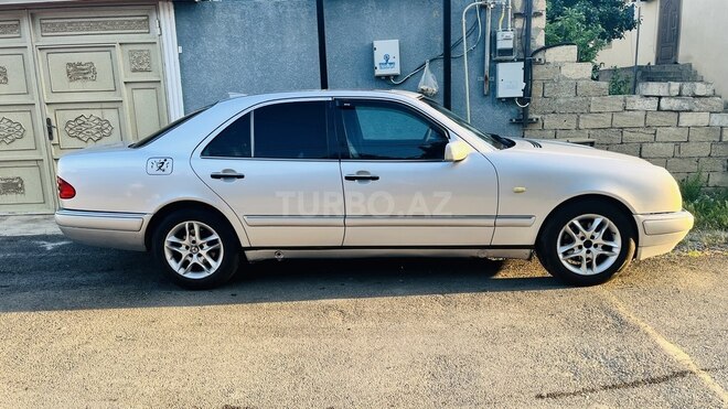 Mercedes E 230-9