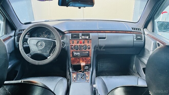 Mercedes E 230-6