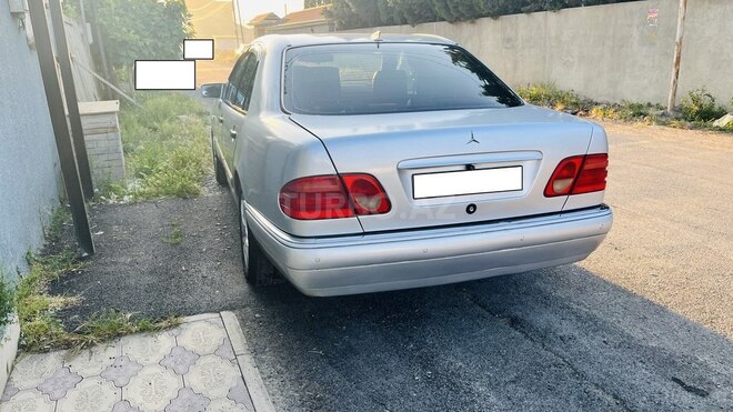 Mercedes E 230-12