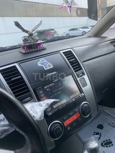 Nissan Tiida-12