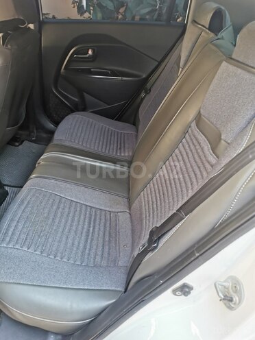 Kia Rio-5