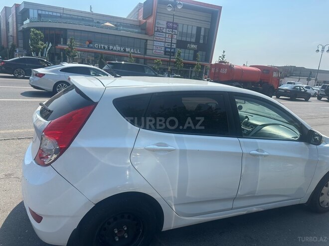 Hyundai Accent-4