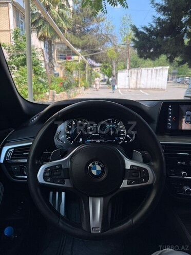 BMW 530e-12