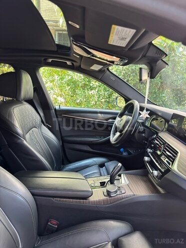 BMW 530e-10
