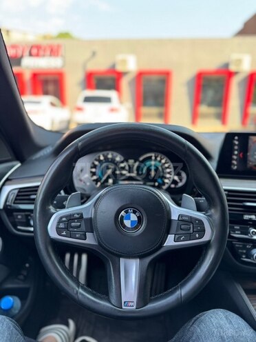 BMW 530e-13