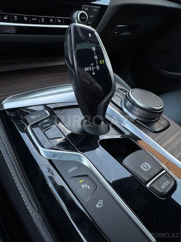 BMW 530e-14