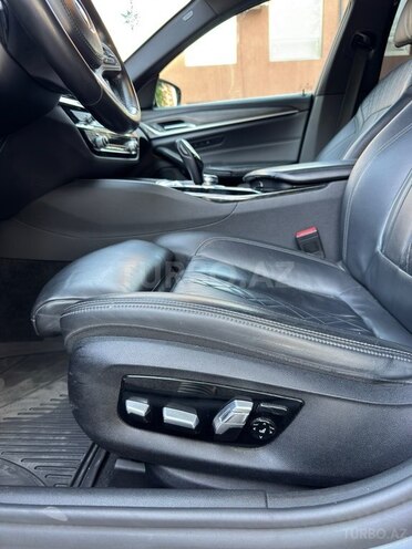 BMW 530e-15