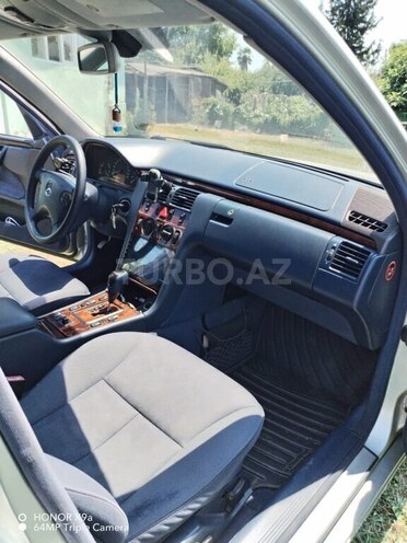 Mercedes E 240-2