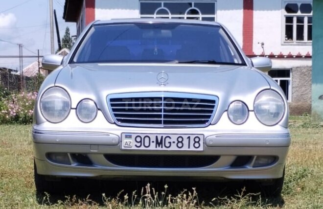 Mercedes E 240-1