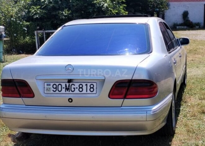 Mercedes E 240-3